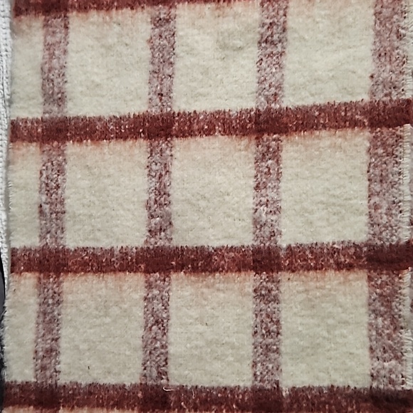 Banana Republic scarf 7 feet long 26 inches wide cream and brown color - Picture 3 of 5